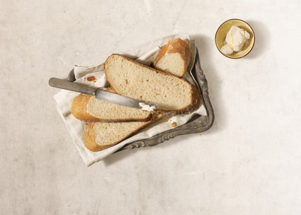 Brotscheiben mit Butter Brotscheiben mit Butter